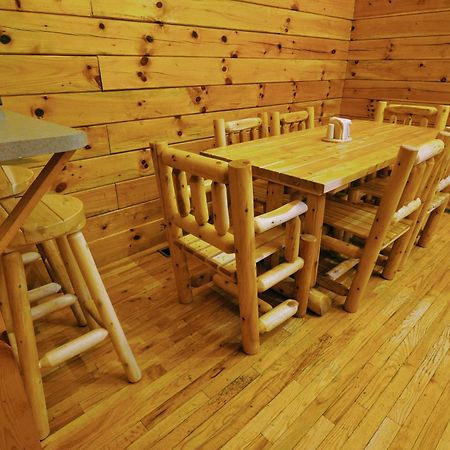 The Cabins At Pine Haven - Beckley Beaver Екстер'єр фото