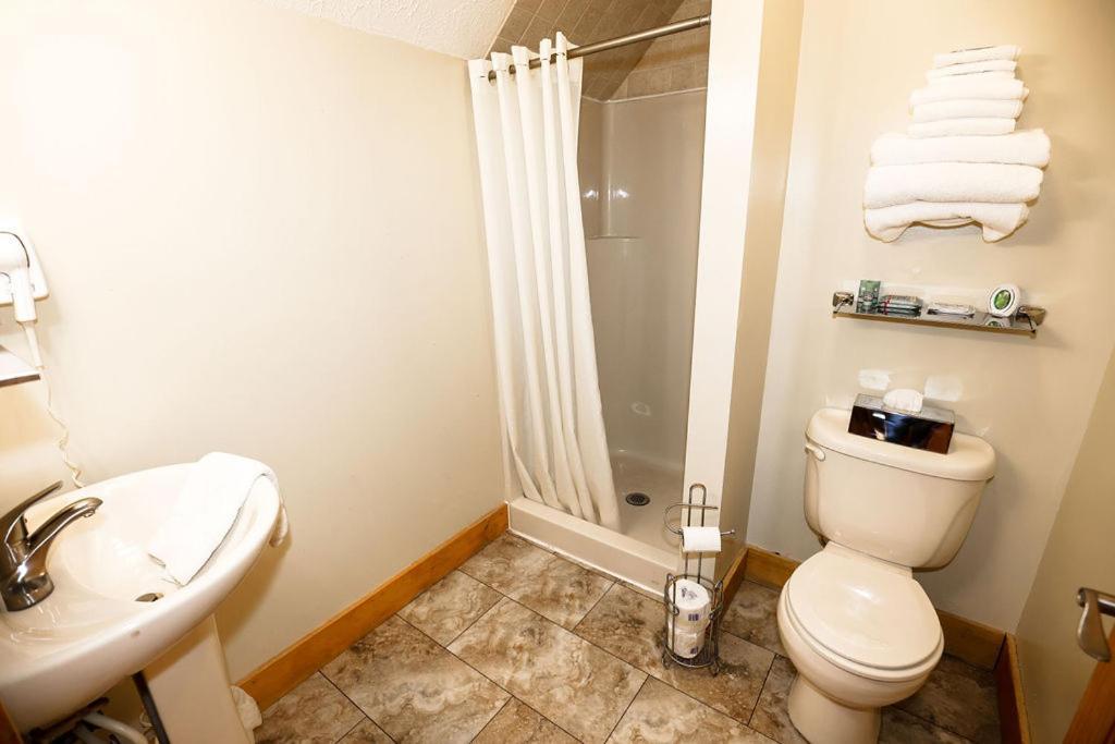 The Cabins At Pine Haven - Beckley Beaver Екстер'єр фото