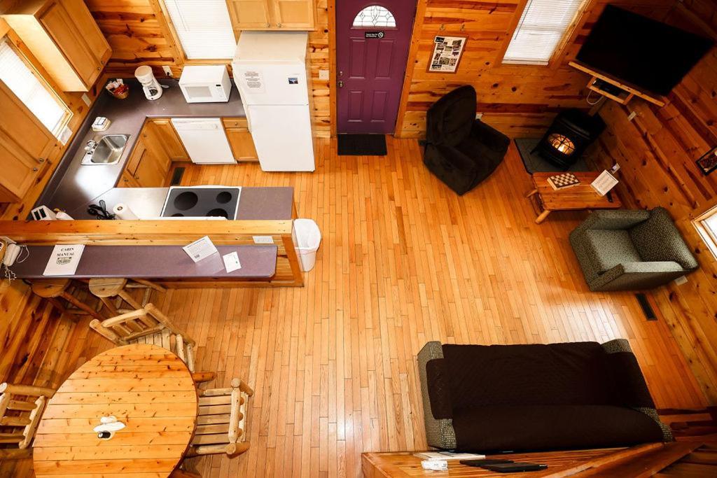 The Cabins At Pine Haven - Beckley Beaver Екстер'єр фото