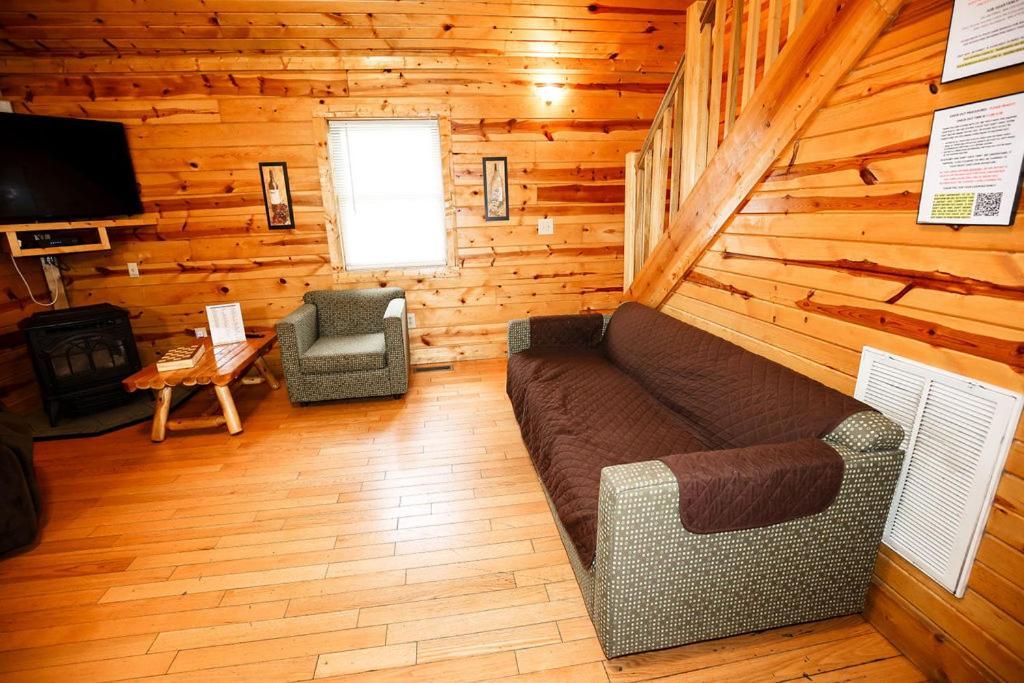 The Cabins At Pine Haven - Beckley Beaver Екстер'єр фото