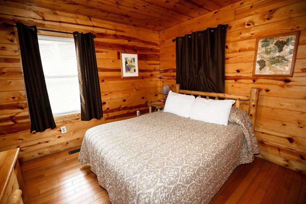 The Cabins At Pine Haven - Beckley Beaver Екстер'єр фото
