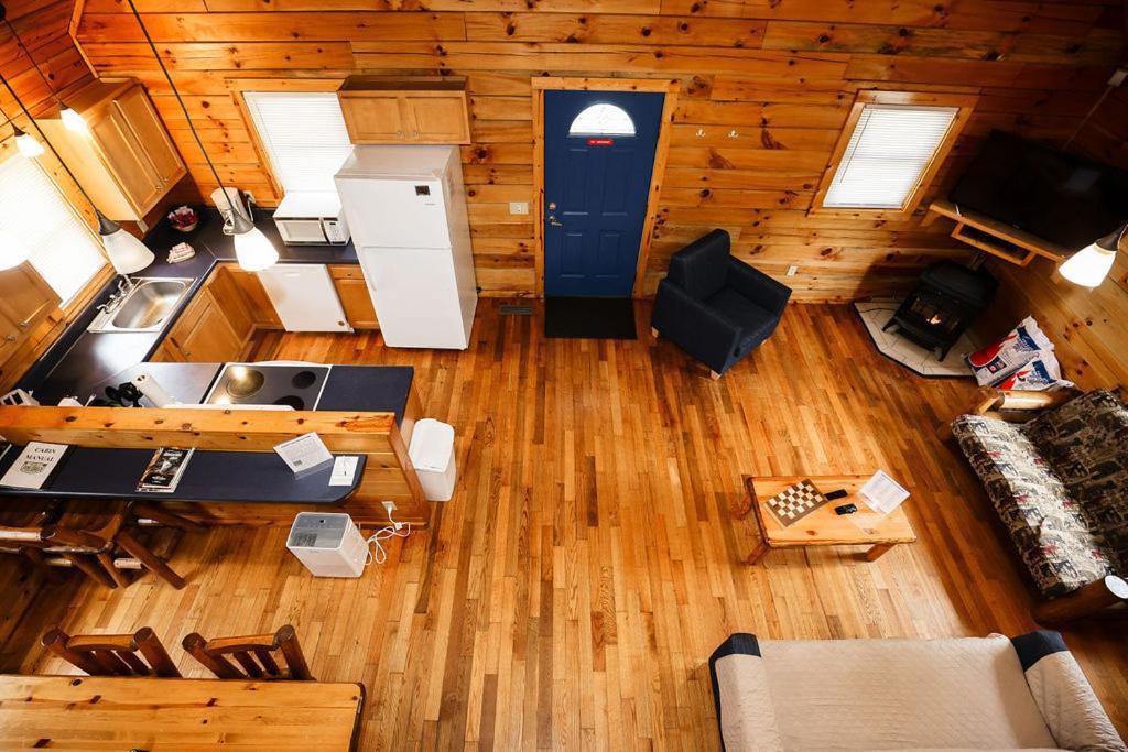 The Cabins At Pine Haven - Beckley Beaver Екстер'єр фото